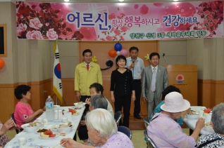 신정3동 새마을부녀회 어르신 삼계탕 식사 봉사 대표이미지