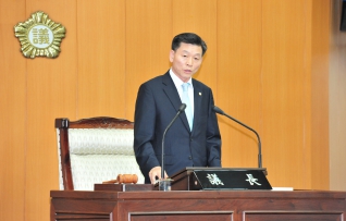 이강길의원 의장선거 진행모습4 대표이미지