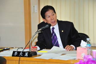 행정사무감사 질의 모습 대표이미지