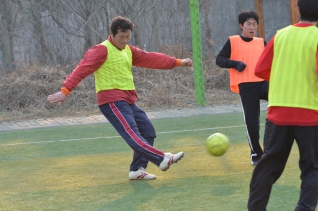 구의회 구청간 친선 축구대회 개최(해누리축구장) 대표이미지