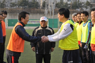 구의회 구청간 친선 축구대회 개최(해누리축구장) 대표이미지