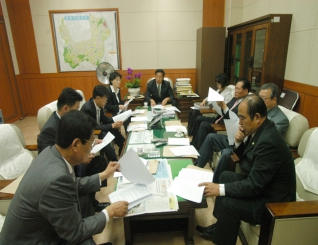  복지건설위원회 조례연구모임

 - 일  시 : 2009. 5. 22
 - 대  상 : 복지건설위원회 위원 및 전문위원
 - 조례연구안
   . 정옥채의원 외 8명 : 서울특별시 양천구 보행권 확보와
     보행환경개선에 관한 조례안(통과)
   . 김기천의원 외 8명 : 서울특별시 양천구 노인복지증진에
     관한 조례안(통과)
   . 의안발의 : 서울특별시 양천구 친환경상품 구매촉진에
     관한 조례안(수정가결) 대표이미지