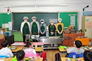 초등학교 무상급식 배식봉사(양화초등학교) 대표이미지