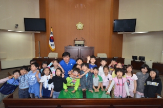 신원초등학교 3학년1반 양천구의회 견학 대표이미지