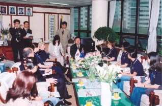 호주 뱅크스타운 
청소년교류단의 의
장실 방문 대표이미지