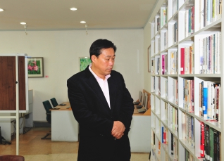 2011년 제2차 정례회 행정사무감사  질의모습 대표이미지