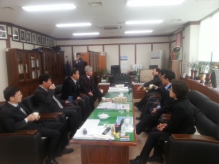민주통합당 김기준위원장 의회방문 대표이미지