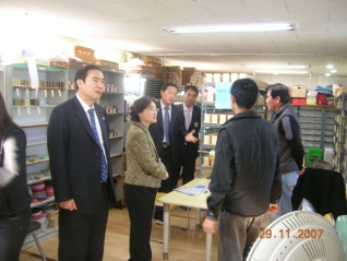 행정사무감사중 자활근로작업장에서 대표이미지