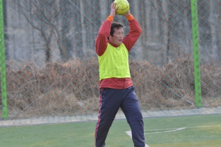 구의회 구청간 친선 축구대회 개최(해누리축구장) 대표이미지