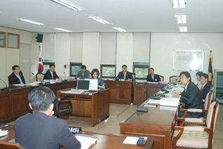 양천구 시설관리공단에 대한 행정사무조사에서 의원들의 질의모습 대표이미지