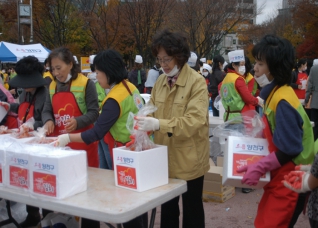 양천구의회 남궁금순의원 김치담그기 자원봉사 축제 참석 대표이미지