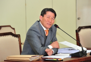 행정사무감사 질의 모습 대표이미지