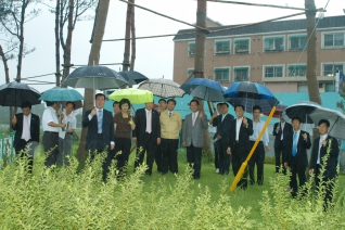 결의안 발의에 앞서 현장을 답사중인 모습 대표이미지