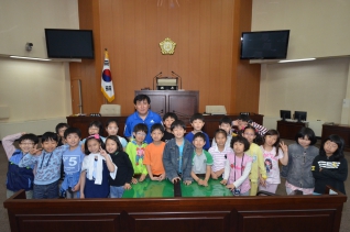 신원초등학교 3학년1반 양천구의회 견학 대표이미지