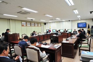 2010예산결산특별위원회 회기모습 대표이미지