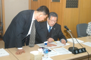 복지건설위원회 2007년도 행정사무감사 하는 모습 대표이미지