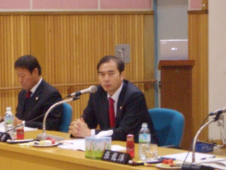 2006년 7월 7일 양천구의회 본회의장 의원 오리엔테이션에서 인사말 대표이미지