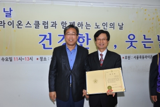 노인의날 신서교회 경로식당 감사장 수여 대표이미지