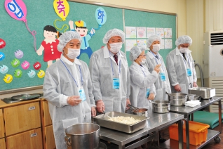 초등학교 무상급식 배식봉사(강신초등학교) 대표이미지