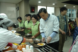 장애인종합복지관 장애인날 패스티벌 자장면 급식봉사 대표이미지