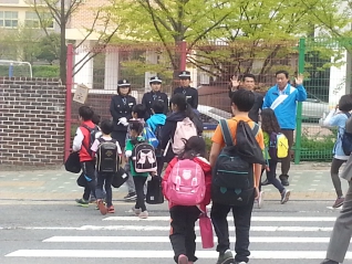 양강초등학교 교통지도봉사 대표이미지